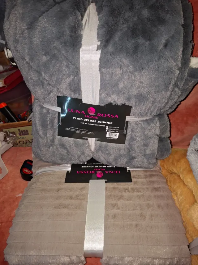 Mantas de 90 o sofá.borreguito. 150x200