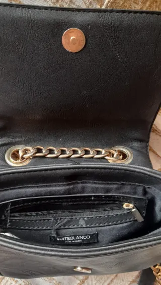 Bolso Negro con estampado leopardo y cadena dorada