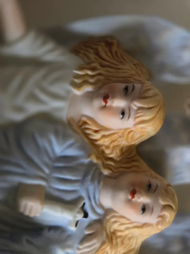 Benditera de porcelana antigua