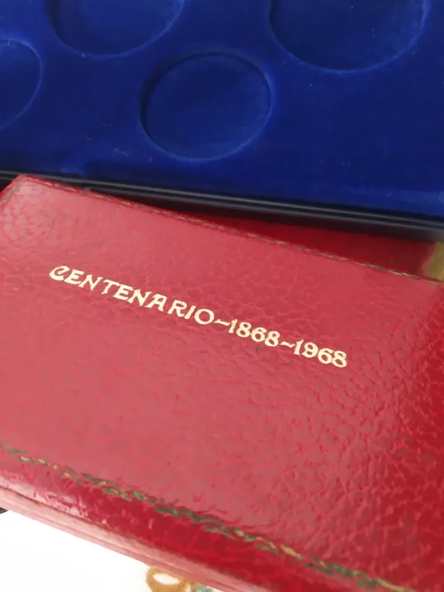 Lote 3 estuches monedas: Cuba, Moscú 80 vacios