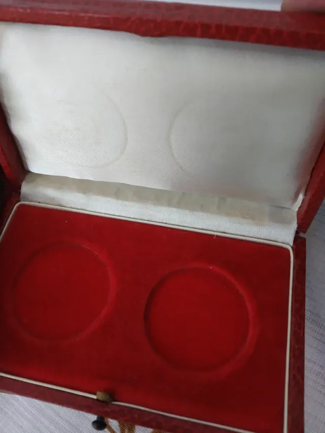 Lote 3 estuches monedas: Cuba, Moscú 80 vacios