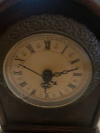 Orologio da tavolo in legno