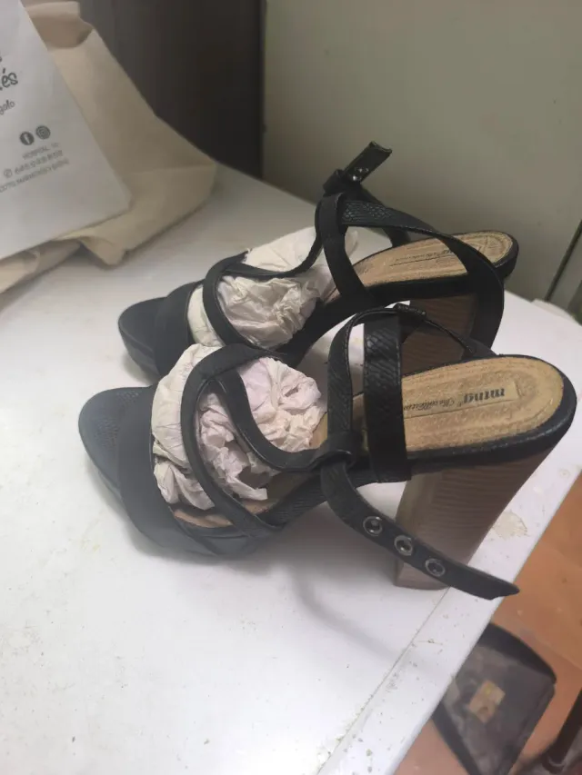 Sandalias tacón marrón muy oscuro casi negras tall