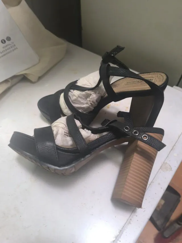 Sandalias tacón marrón muy oscuro casi negras tall