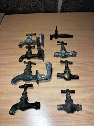 Lote de grifos de latón antiguos