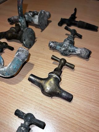 Lote de grifos de latón antiguos