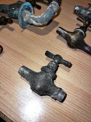 Lote de grifos de latón antiguos