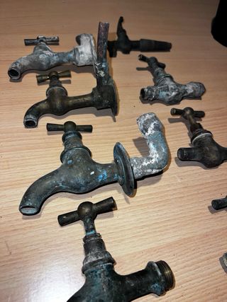 Lote de grifos de latón antiguos