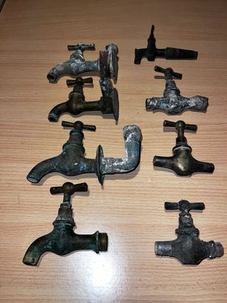 Lote de grifos de latón antiguos