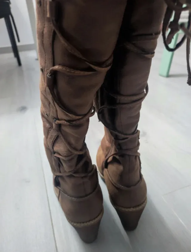 Botas altas marrones