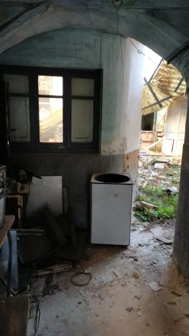 Partes de casa de madera inhabitable 