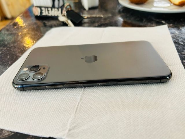 iPhone 11 Pro Max Cinza Espacial