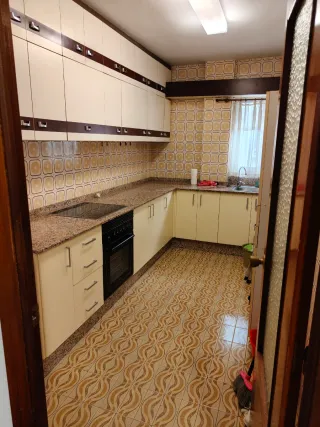 Se alquila en Vilamarxant, un amplio piso de 4 hab