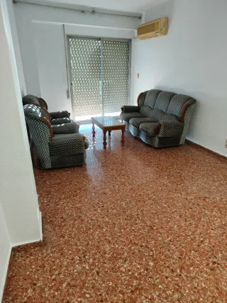 Se alquila en Vilamarxant, un amplio piso de 4 hab