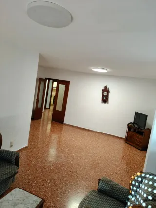 Se alquila en Vilamarxant, un amplio piso de 4 hab