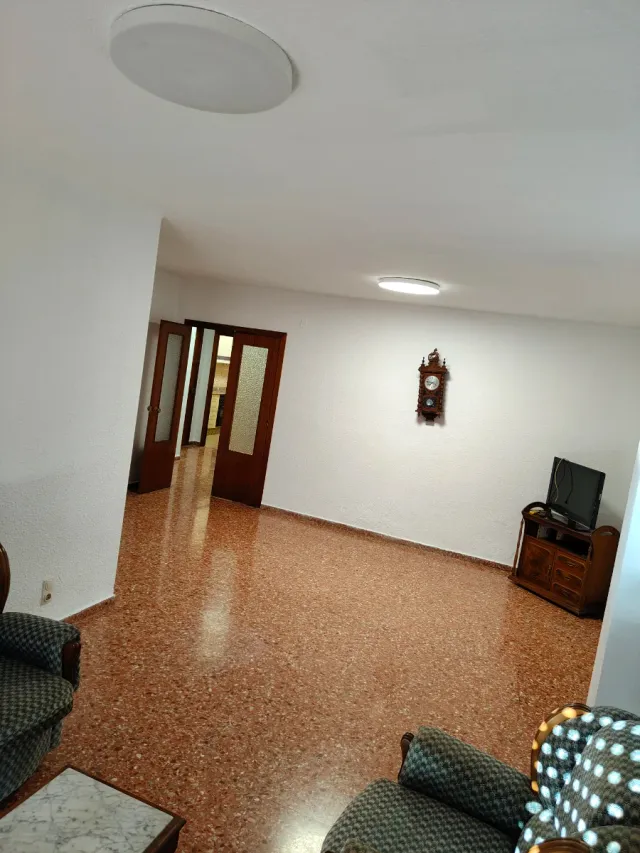 Se alquila en Vilamarxant, un amplio piso de 4 hab