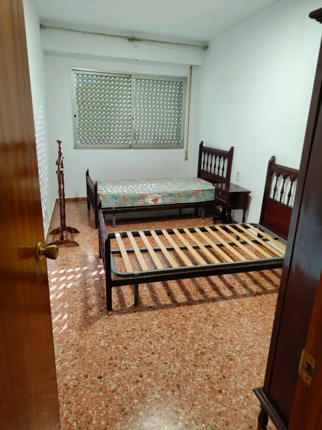 Se alquila en Vilamarxant, un amplio piso de 4 hab