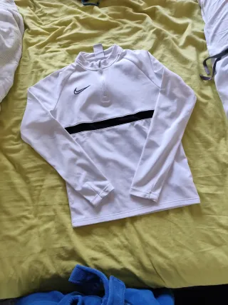 Sudadera Nike Talla M  niño ((137-147cm)