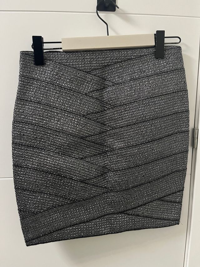 Falda de fiesta plateada y negra