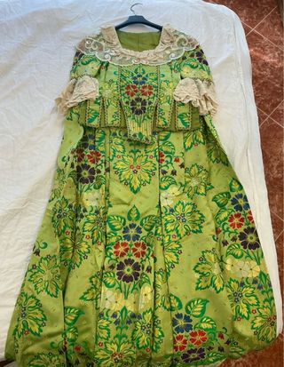 Corpiño y falda de traje de fallera + delantal.