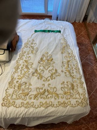 Corpiño y falda de traje de fallera + delantal.