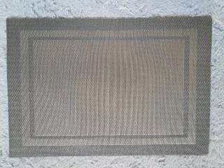 Tovaglietta elegante intrecciata grigia