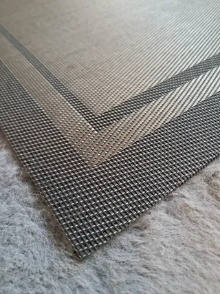 Tovaglietta elegante intrecciata grigia