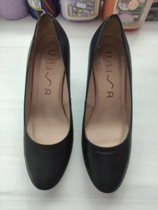 Zapatos de tacón Unisa negros