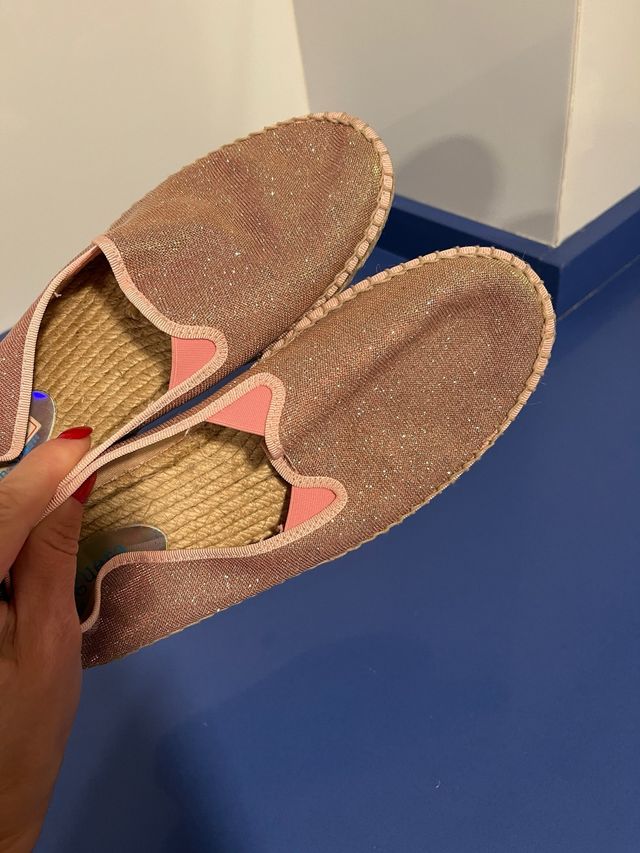 Zapatos dorados y rosas con purpurina