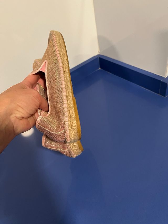 Zapatos dorados y rosas con purpurina