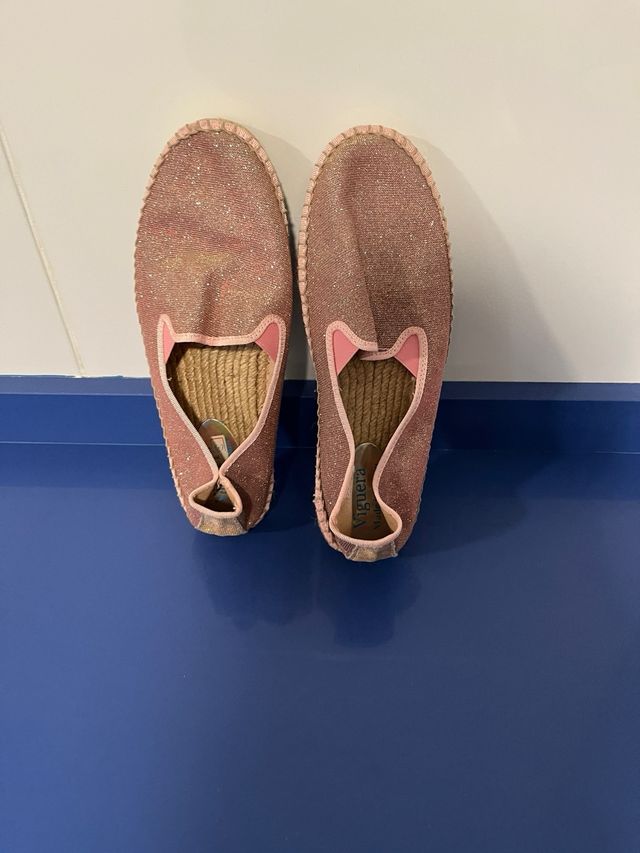 Zapatos dorados y rosas con purpurina