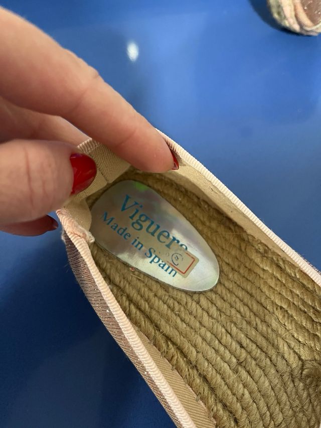 Zapatos dorados y rosas con purpurina