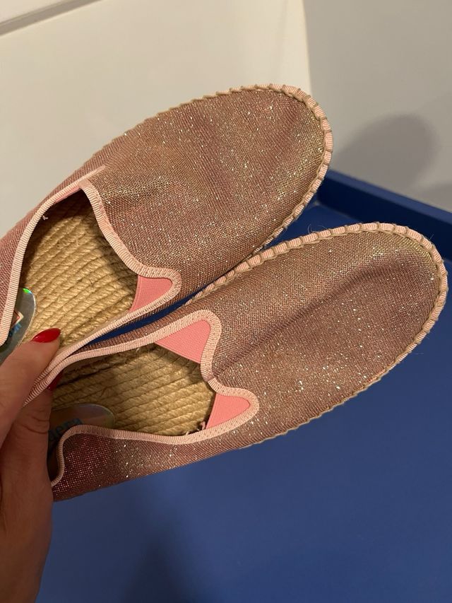 Zapatos dorados y rosas con purpurina