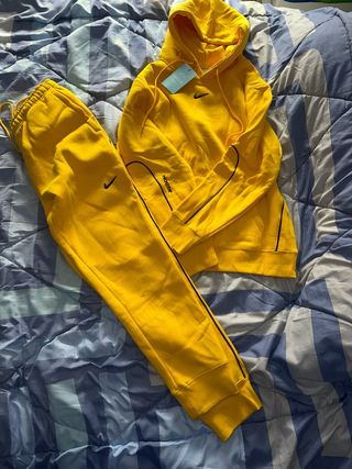 Conjunto Nike x Drake NOCTA Amarillo