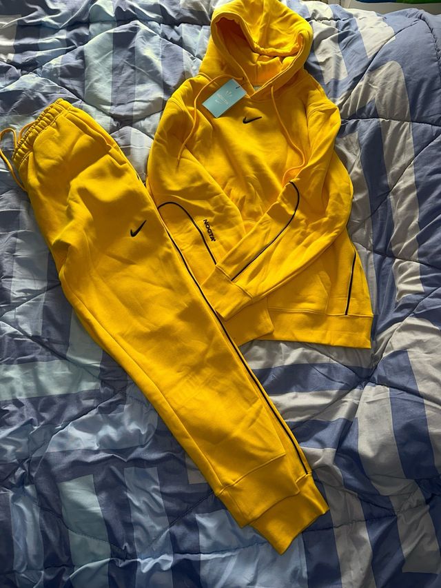 Conjunto Nike x Drake NOCTA Amarillo