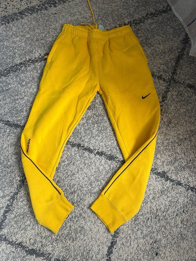 Conjunto Nike x Drake NOCTA Amarillo