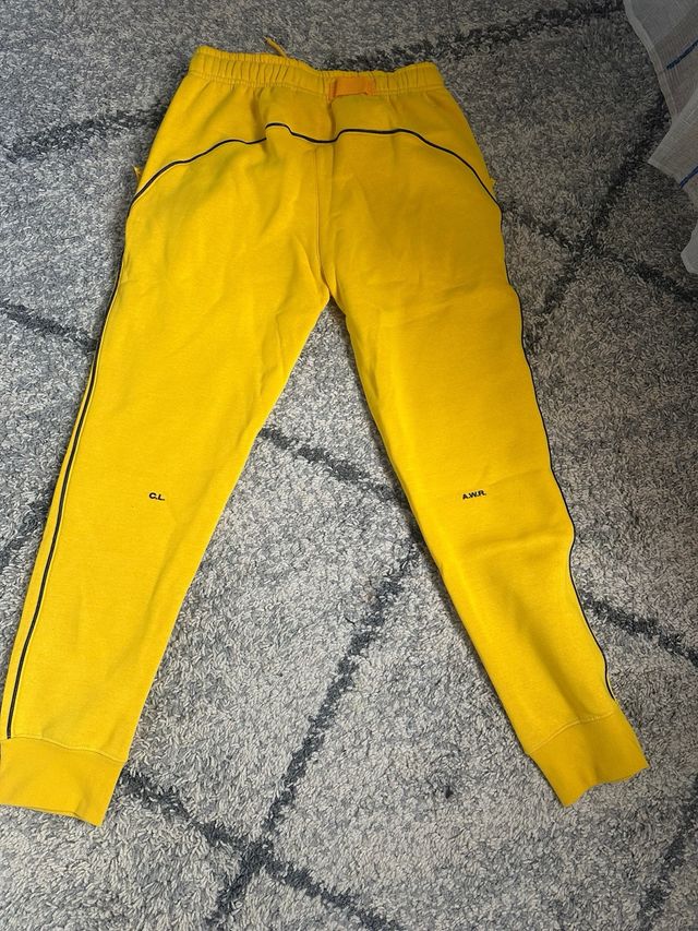 Conjunto Nike x Drake NOCTA Amarillo