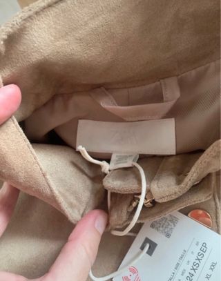 Cazadora efecto ante Zara. A estrenar. Agotada.