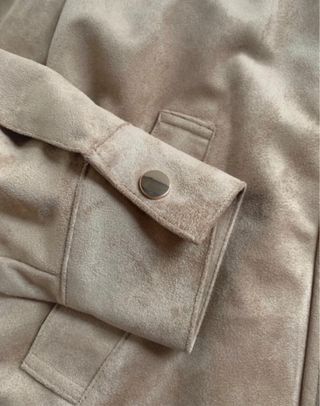 Cazadora efecto ante Zara. A estrenar. Agotada.