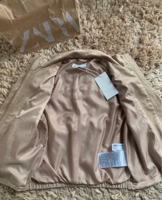 Cazadora efecto ante Zara. A estrenar. Agotada.