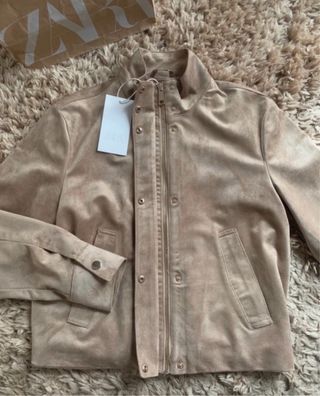 Cazadora efecto ante Zara. A estrenar. Agotada.