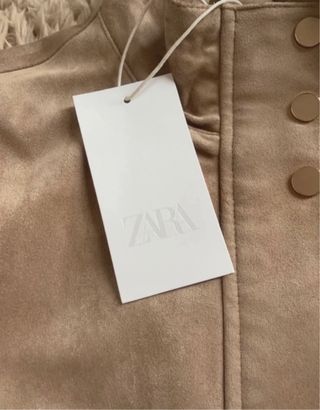 Cazadora efecto ante Zara. A estrenar. Agotada.