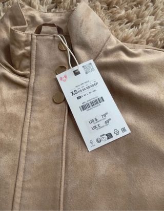 Cazadora efecto ante Zara. A estrenar. Agotada.