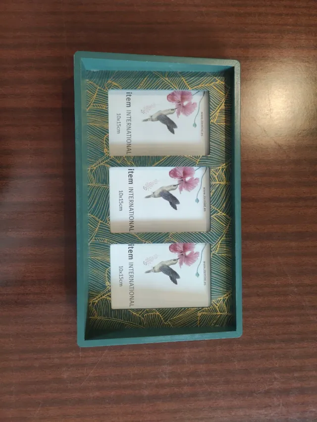 Marco de fotos de madera verde y dorado