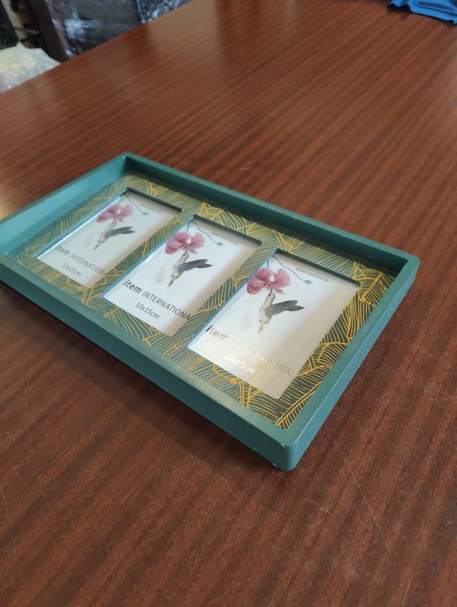 Marco de fotos de madera verde y dorado