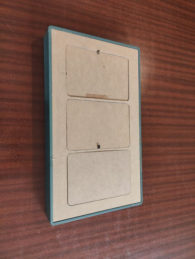 Marco de fotos de madera verde y dorado