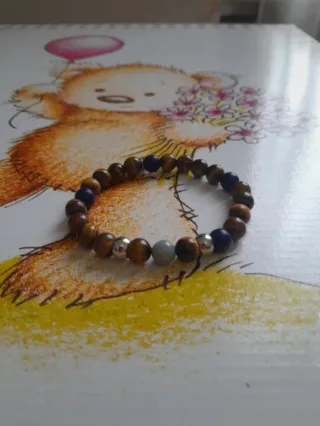 Bracciale elastico con pietre marroni e blu