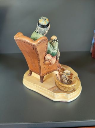 Statuetta 'Anziano con Gatti'