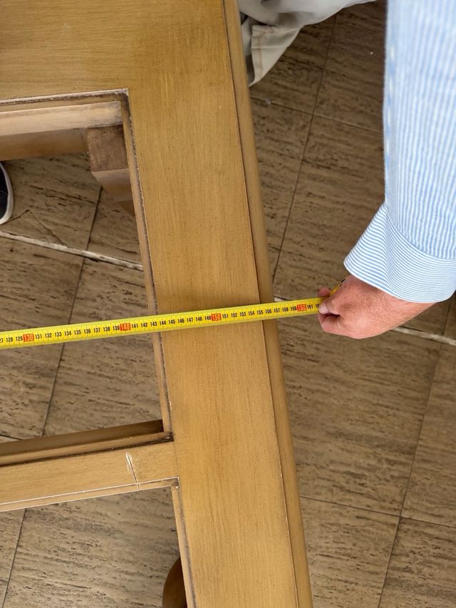 Mesa baja de salon de madera maciza y cristal