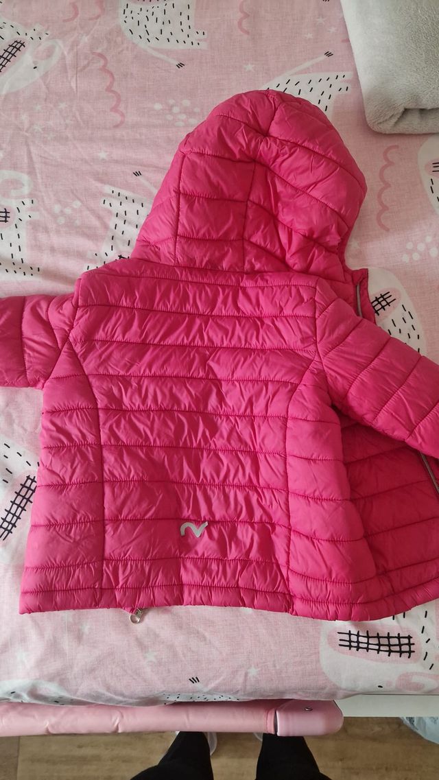 Abrigo niña rosa con capucha